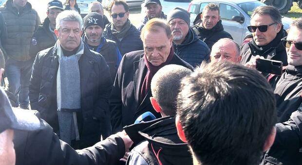 El alcalde de Benevento, Clemente Mastella, apoya la protesta de los agricultores