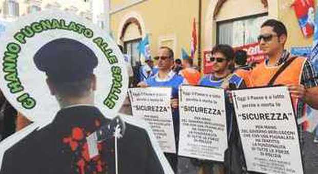 La protesta dei sindacati di polizia a Montecitorio