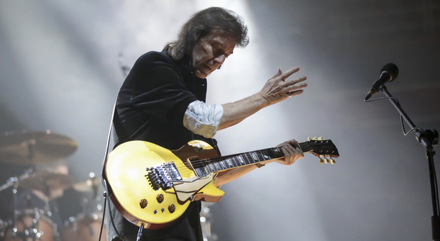 Hackett, il leggendario chitarrista dei Genesis, all'Arena Gigli di Porto Recanati: «Sarà uno show mozzafiato»