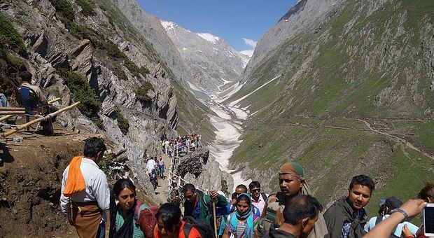 Kashmir, allarme terrorismo: evacuati 20mila turisti dal monte Amarnath