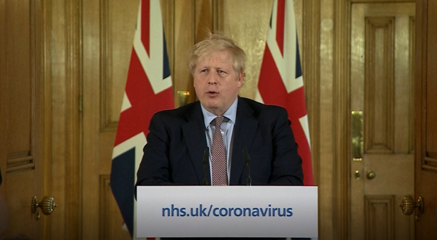 Coronavirus, Boris Johnson annuncia la chiusura: «Crisi senza precedenti, restate a casa»