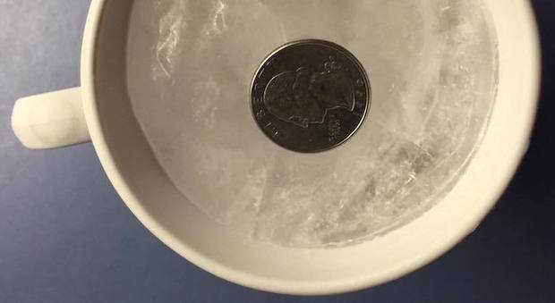 Prima di partire, lasciate una moneta nel freezer: può salvarvi la vita, ecco perché