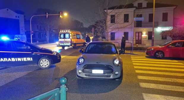 Incidente in viale della Repubblica a Treviso: ferito un ragazzo di 19 anni