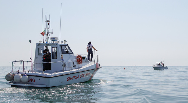 Yacht in difficoltà, la Guardia costiera salva 8 persone