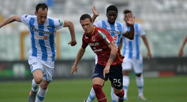 Calcio, il Pescara batte la Reggiana e rinvia la retrocessione