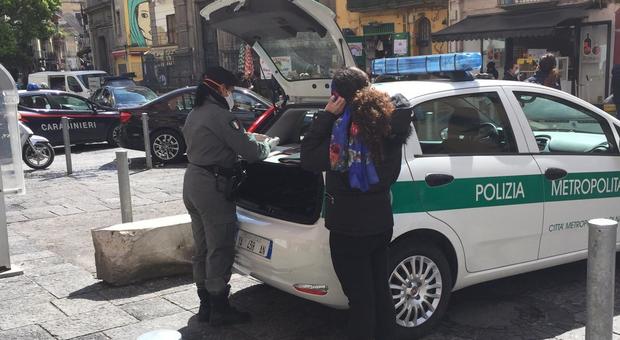 Coronavirus, controlli nelle strade a Napoli: la task force della polizia metropolitana