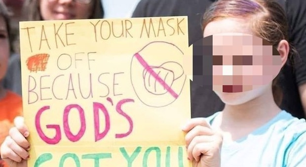 Spopolano i 'No Mask', contro l'uso delle mascherine. Il biologo Bucci: «Fecero danni già con la spagnola»