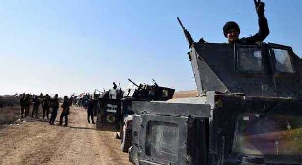 Isis, esercito iracheno vicino alla conquista ​di Ramadi. La Bbc: Califfato in fuga