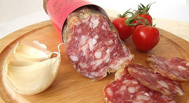 Ritirato dai supermercati Auchan il salame boscaiolo: rischio contaminazione batteriologica