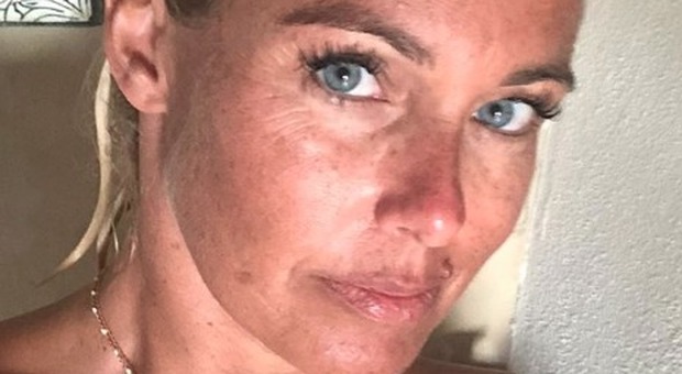 Sonia Bruganelli contro tutti: «Mi criticano? Faccio rabbia perché non sono bella e ho sposato un ricco»