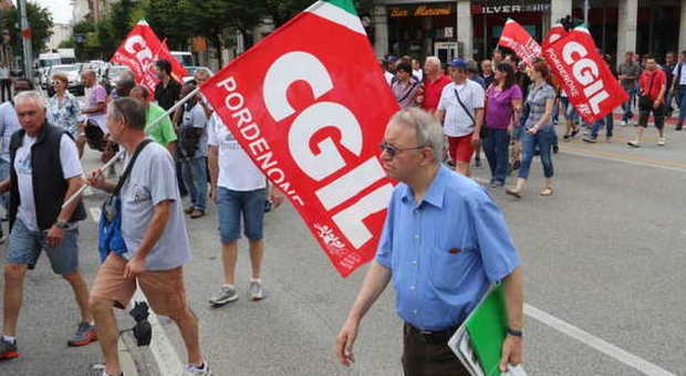 PORDENONE - Manifestazione dei lavoratori Ideal Standard durante la vertenza (Pressphoto Lancia)