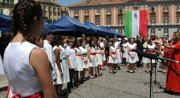 Festa della Repubblica a Napoli, il prefetto Palomba e il sindaco Manfredi al Plebiscito