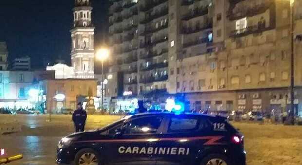 Carabinieri a piazza Mercato