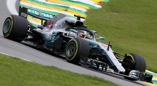 Formula 1, Brasile: pole ad Hamilton, secondo Vettel