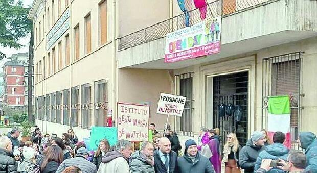 Scuola De Mattias verso la chiusura, a Frosinone caso in Consiglio