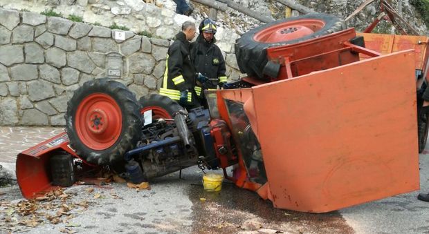 Il trattore rovesciato a Forgaria nel Friuli