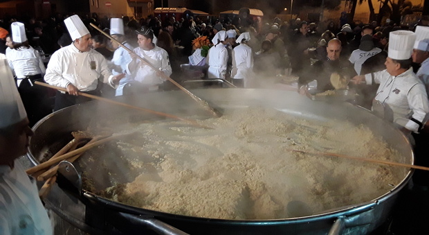 La pentola più grande del mondo apre il carnevale di Saviano