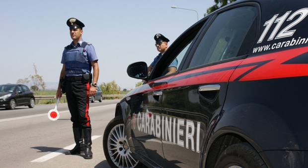 Torvaianica, impone il pizzo a commerciante: bloccato dai carabinieri