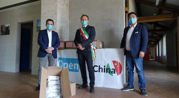 Carico di 25mila mascherine donato dalla città cinese di Suzhou a Venezia