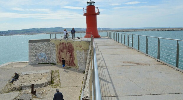 La Lanterna Rossa punta del molo del porto di Ancona