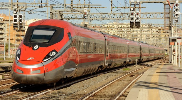 Treni alta velocità Roma-Napoli: guasti e ritardi fino a 100 minuti