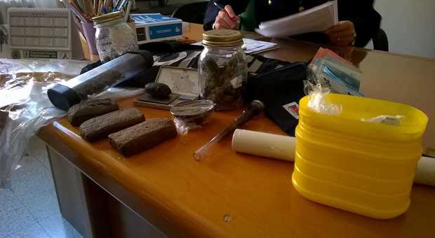 Urbino, oppio, hashish e marijuana nel "supermarket" della studentessa