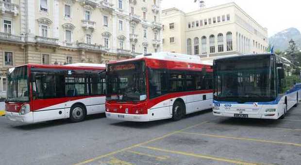 Cstp, meno corse per i bus a Salerno e provincia: università più lontana, accuse tra Comune e Provincia