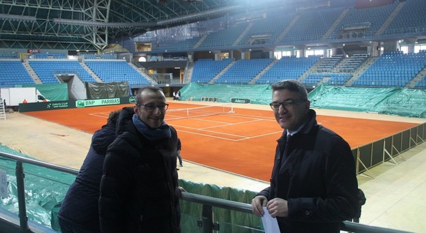 Il sindaco Matteo Ricci e il presidente di Aspes Luca Pieri all'Adriatic Arena dove è stato allestito in campo di tennis per la Coppa Davis