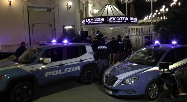 Rimini, blitz polizia al Lady Godiva: 4 arresti per prostituzione e droga