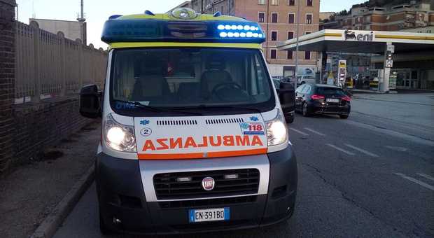 Ancona, scontro tra un'auto e il bus: coinvolta anche una bimba di due anni