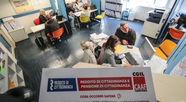 Reddito di cittadinanza, già 330.000 domande: Campania maglia rosa con 15.094 richieste