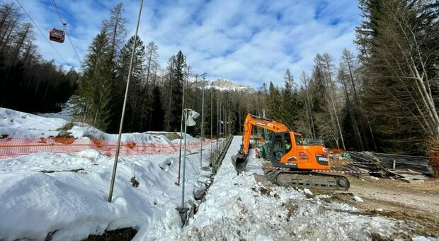 Milano-Cortina 2026, iniziata la demolizione controllata della pista da bob. «Il costo del cantiere è di 2 milioni e 200 mila euro»
