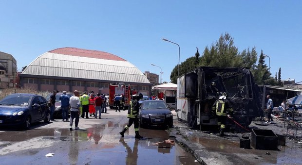 Gela, esplode camion-bar al mercato: 20 feriti, 4 gravi