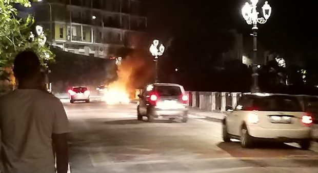 Ascoli, vandali contro Piazzarola Bruciato il disegno biancorosso