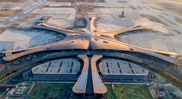 Cina, il nuovo aeroporto a forma di stella marina è bellissimo