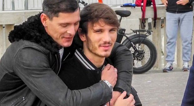 Manuel Bortuzzo e Aldo Montano, abbraccio ad Ostia dopo il Gf Vip: prove di amicizia olimpica