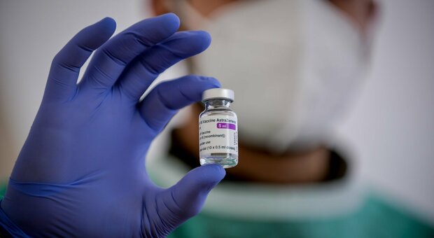 Soluzione salina al posto dei vaccini: per il medico Costantini processo al via nel 2025