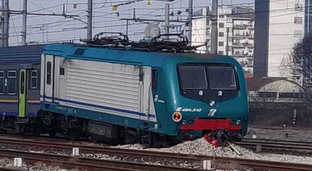 Treno deragliato in stazione a Mestre: esce dai binari e finisce sulla massicciata
