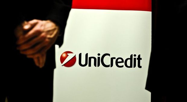 UniCredit, Mustier guarda a fusione nel 2019