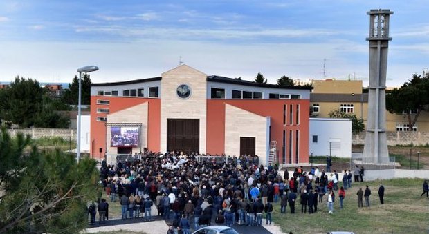 Ladri in chiesa, rubati 3.000 euro: servivano per pagare i debiti della parrocchia