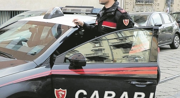 Gabicce, ricercato lascia l'auto in doppia fila e ne blocca altre, clacson impazziti e arrivano i carabinieri: arrestato