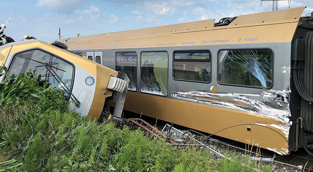 Austria, treno deragliato: due morti e una decina di feriti