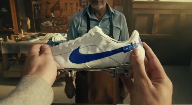 Sportsytem, la scarpa torna a casa. Nike e la fabbrica che produce ancora artigianalmente le calzature per i giocatori Top of the line