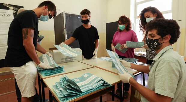 Covid in Campania, oggi 156 nuovi contagiati ma ci sono 98 guariti in 24 ore