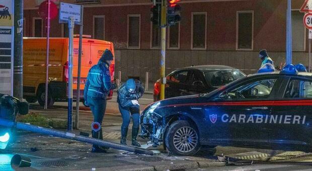 https://statics.cedscdn.it/photos/MED/86/75/8498675_24195105_morto_19enne_milano_carabinieri_cosa_successo.jpg