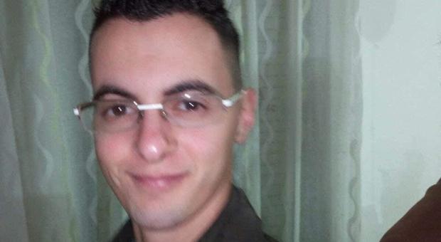 Vincenzo, 22 anni, ucciso a coltellate in piazza davanti agli amici: fermato un 18enne