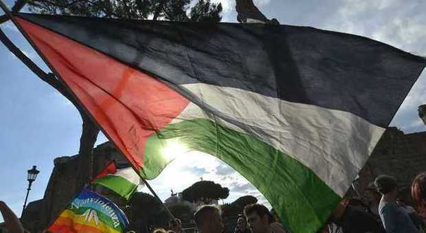 Senigallia, «I palestinesi attacchino Israele». I carabinieri sequestrano manifesto