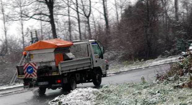 Perugia incidenti nella notte per il ghiaccio Rallentamenti sul valico della Somma