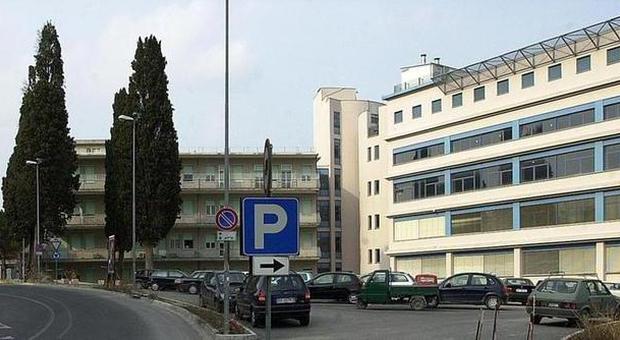 Urbino, contagiato dall'epatite in ospedale: Comune pagherà un milione e 300mila euro