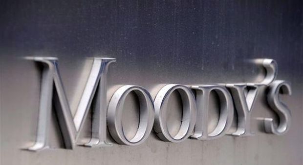 Moody's taglia outlook Italia a negativo